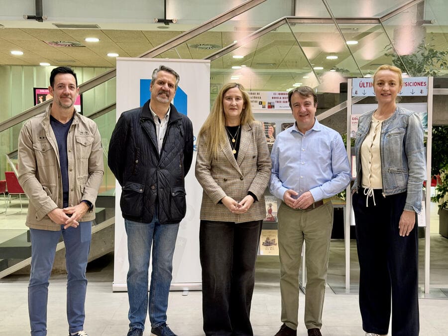 Luz Gabás inaugura las III Jornadas de Novela Histórica de Tres Cantos en la Biblioteca Lope de Vega