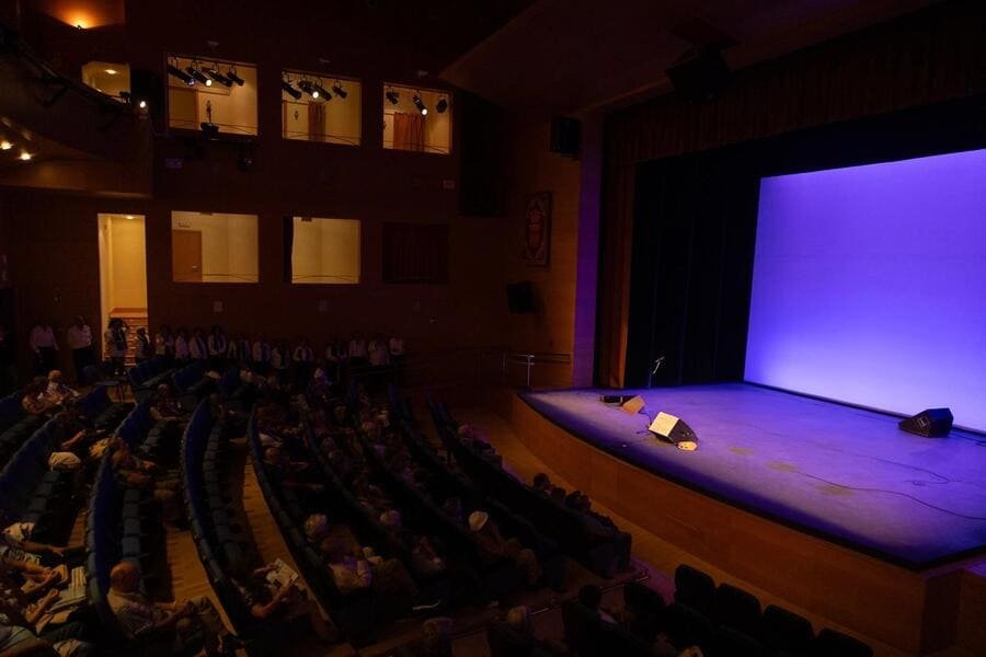 Teatro Municipal del Centro Cultural Adolfo Suárez de Tres Cantos afectado por una incidencia técnica.