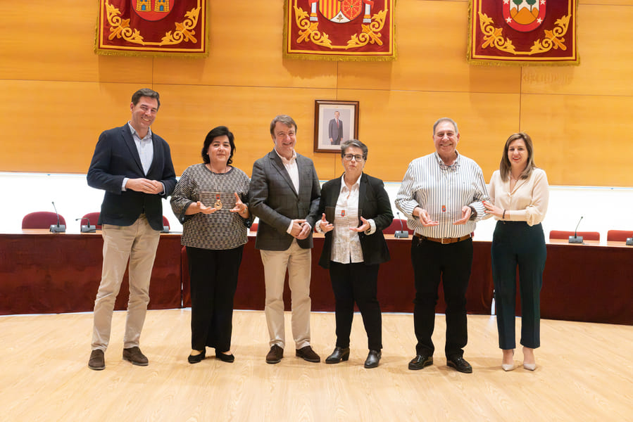 Homenaje del Ayuntamiento de Tres Cantos a los funcionarios pioneros de 1991