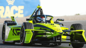 Monoplaza de Fórmula E compitiendo en el Circuito del Jarama en San Sebastián de los Reyes durante el Madrid E-Prix 2026