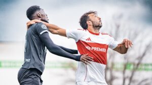 El Sanse se mantiene en la fiesta por el ascenso