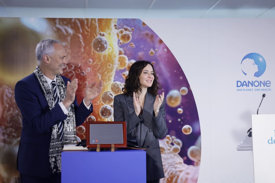 Isabel Díaz Ayuso visita el hub de Danone en Tres Cantos