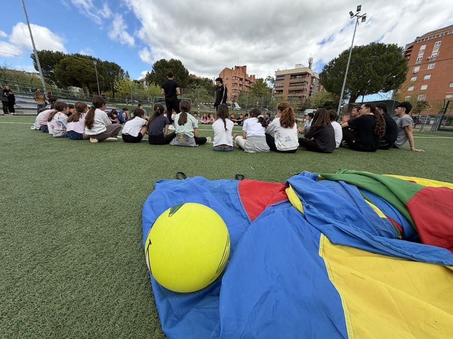 Alumnos de Tres Cantos participando en el programa Entrenamiento en valores de Special Olympics Madrid
