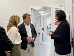 Jesús Moreno durante su visita a QUBE Science Park en Tres Cantos