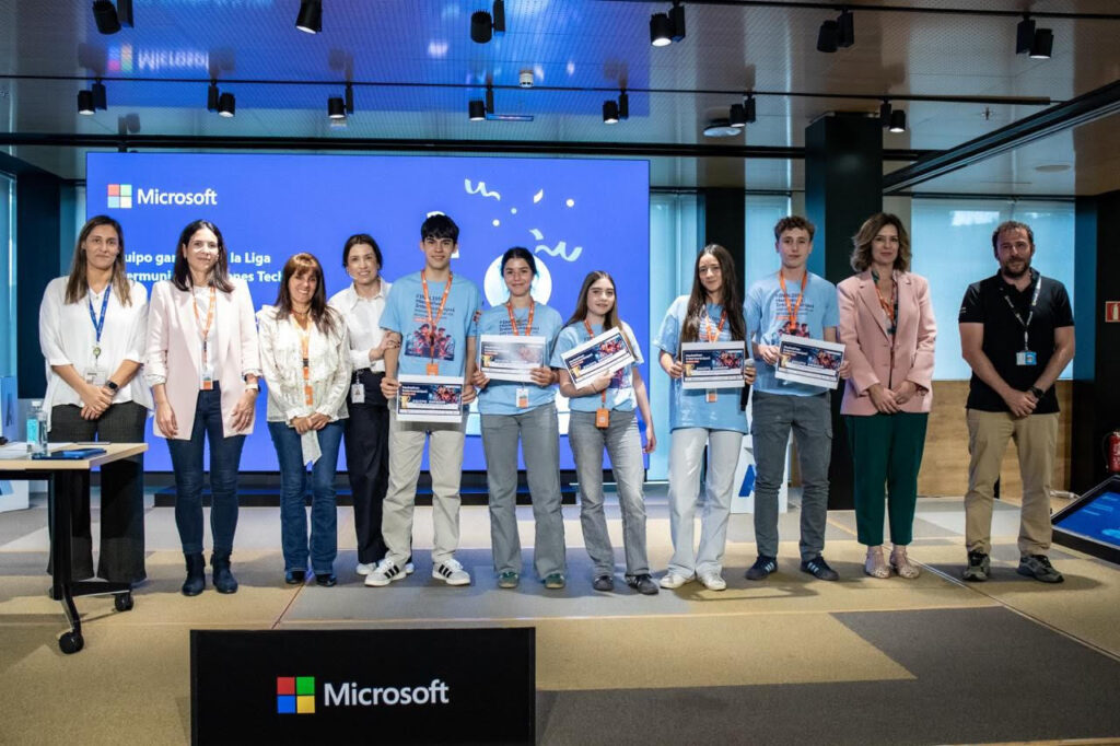 El IES Atenea se proclama campeón de la Liga Intermunicipal Gen AI Hackaton Jóvenes TECH con su proyecto ‘Corredor Vivo S3R’
