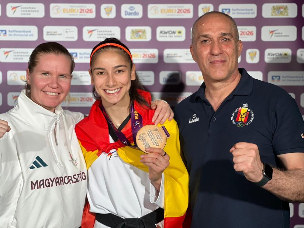 Adriana Cerezo logra la medalla de bronce en el campeonato de Europa de taekwondo