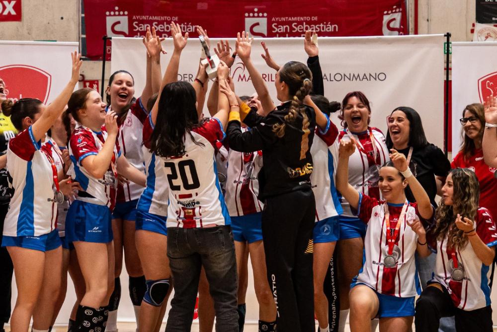 Los clubes sanseros de balonmano, hockey, voleibol y tiro con arco brillan este fin de semana en sus competiciones
