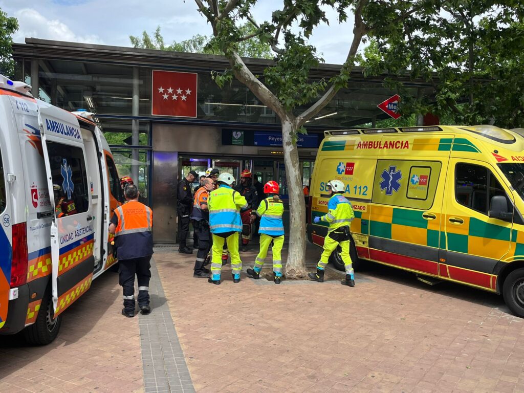 Última hora: Herido muy grave en el metro Reyes Católicos