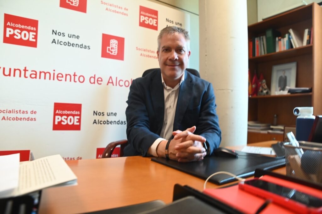 Ángel Sánchez Sanguino: "Si la alcaldesa no es capaz de explicar su viaje a México debería dejar el cargo"