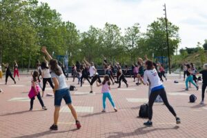 Familias disfrutando de actividades y eventos deportivos en Tres Cantos durante el Día de la Familia