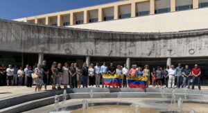 Minuto de silencio en Tres Cantos en solidaridad con Venezuela tras los terremotos de junio de 2026.