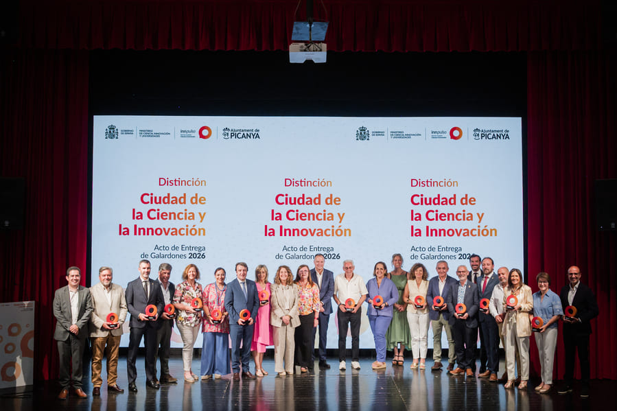 Jesús Moreno recoge la distinción de Tres Cantos como Ciudad de la Ciencia y la Innovación en Valencia.