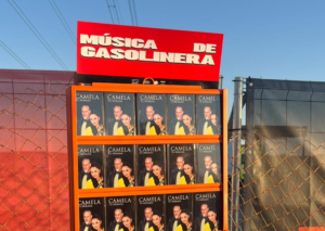Camela presenta su nueva canción en una gasolinera de San Sebastián de los Reyes