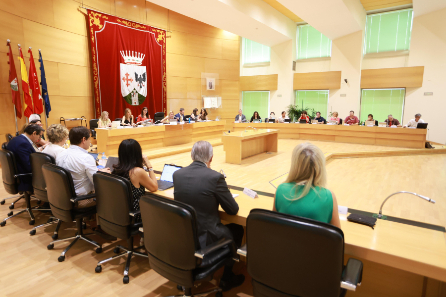 El pleno de Alcobendas aprueba incorporar la opción de compra y la prioridad nacional a los alquileres de titularidad municipal