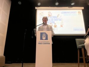 Presentación del Plan Municipal COMUNICANDO en Tres Cantos para fomentar la salud digital y la cohesión familiar.