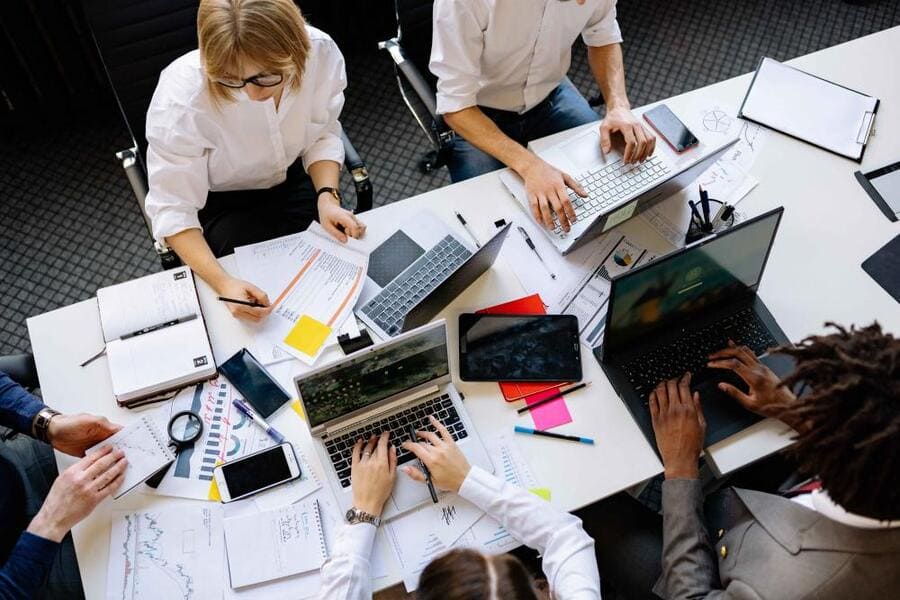 Startup tecnológica en San Sebastián de los Reyes liderando las ventas de empresas emergentes en Madrid.