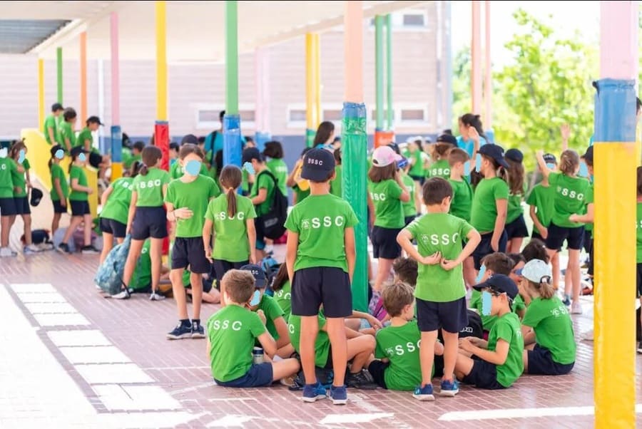 Niños y jóvenes participando en los campamentos y actividades de verano organizados por el Ayuntamiento de Tres Cantos.