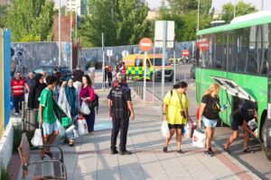 Los 93 evacuados de Navalagamella regresan a sus hogares tras ser acogidos en Alcobendas