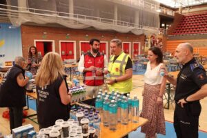 Atención psicológica a los evacuados de Navalagamella en el pabellón Amaya Valdemoro de Alcobendas.