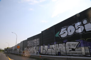 Alcobendas exige al Gobierno Central la limpieza inmediata de las pintadas en las pantallas acústicas de la A-1
