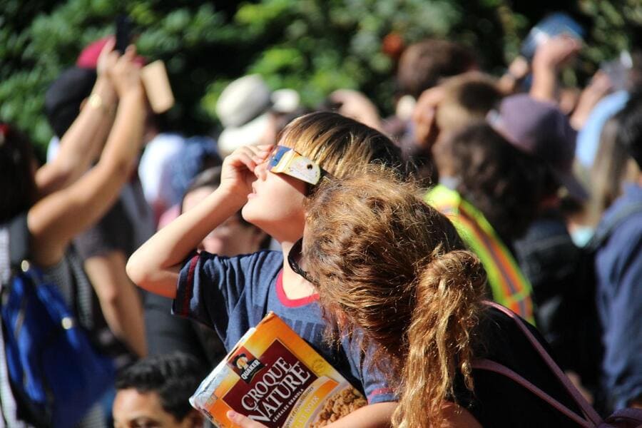 El Ayuntamiento de Tres Cantos anuncia la suspensión de las actividades del eclipse solar del 12 de agosto por riesgo de incendios.