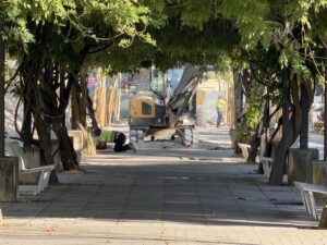 Obras del Salón Urbano en Tres Cantos con trabajos de remodelación en la avenida de los Encuartes y mejoras en parques y jardines.