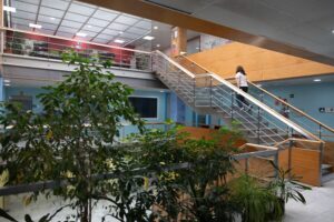 Aula UAM+50 abre la matrícula para seis nuevos cursos universitarios en Tres Cantos para mayores de 50 años.