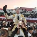 Diego García conquista el Escapulario de Oro en Sicaya tras cortar dos orejas y salir a hombros