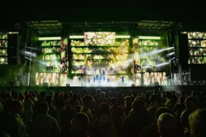 La orquesta París de Noia actúa en el tercer día de las fiestas de Sanse 2026