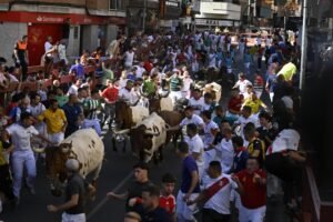 El tercer encierro de las fiestas de Sanse ha destacado por su rapidez y grandes carreras