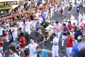 El séptimo encierro termina sin apenas incidencias y con grandes carreras