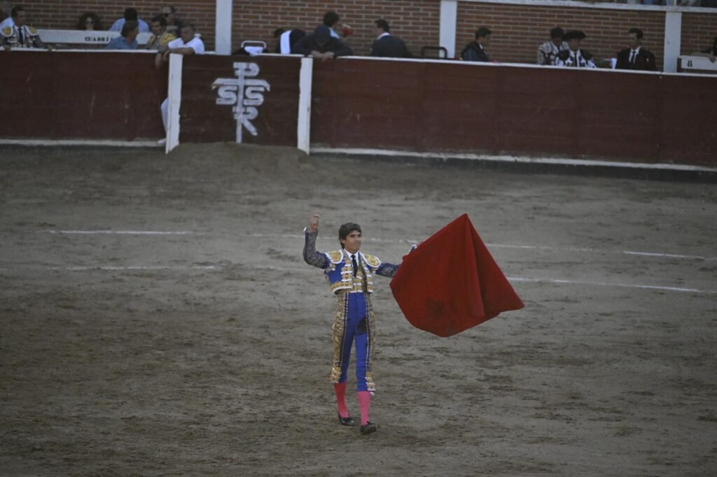 Morante se va de vacío en la tarde triunfal de Sebastián Castella