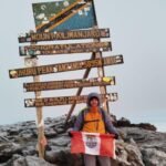 Adrián García, vecino de San Sebastián de los Reyes, corona el Kilimanjaro tras una ascensión extrema