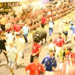 El encierro nocturno acumula catorce caídas de corredores