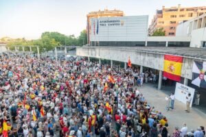 Cerca de 4.000 personas muestran su apoyo a Ceuta en la Plaza del Ayuntamiento de Tres Cantos