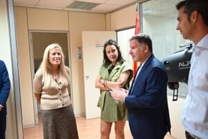 La Comunidad de Madrid visita una empresa de drones situada en San Sebastián de los Reyes