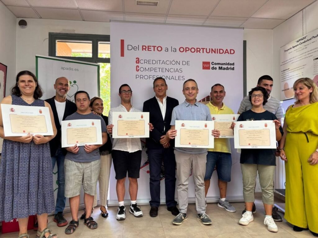 Siete trabajadores del obrador APAI de Fundación APADIS obtienen la acreditación oficial de sus competencias profesionales en pastelería